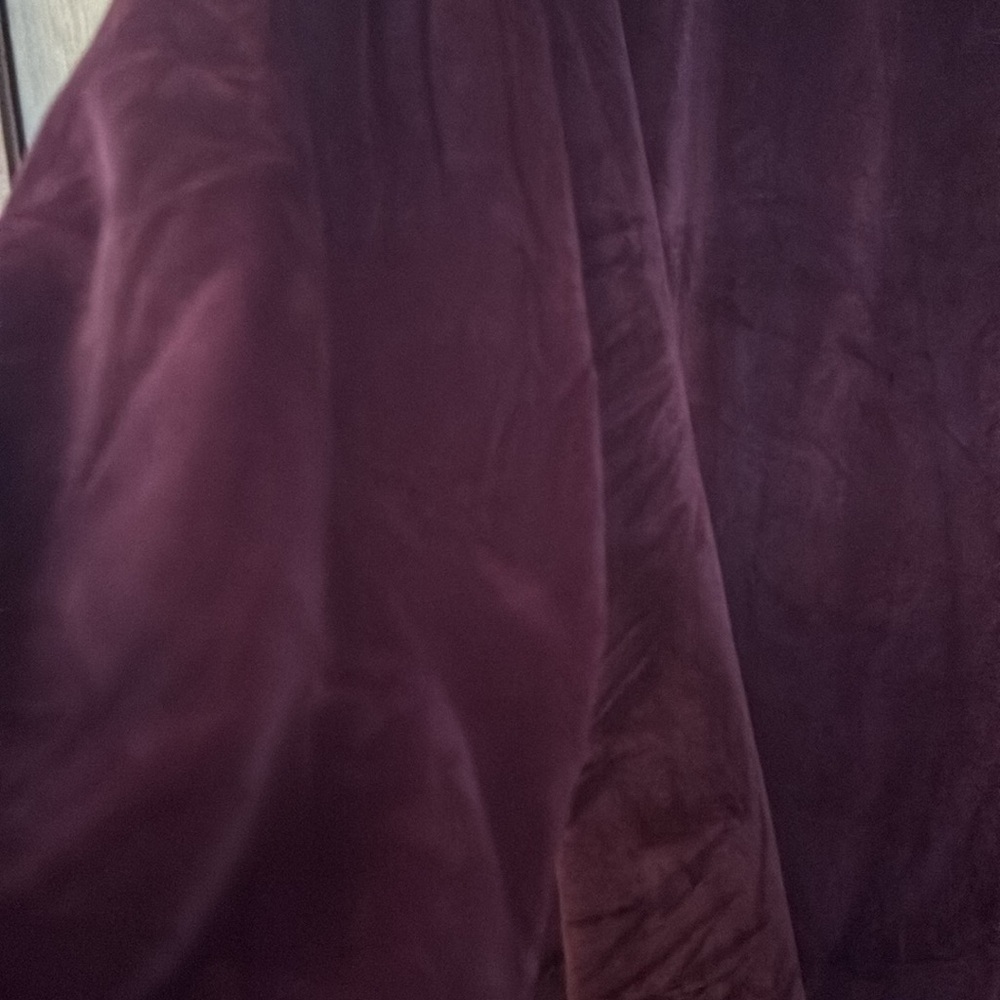 The Comfy Wearable Sherpa Blanket Hoodie in Burgdony red - Picture 5 of 6